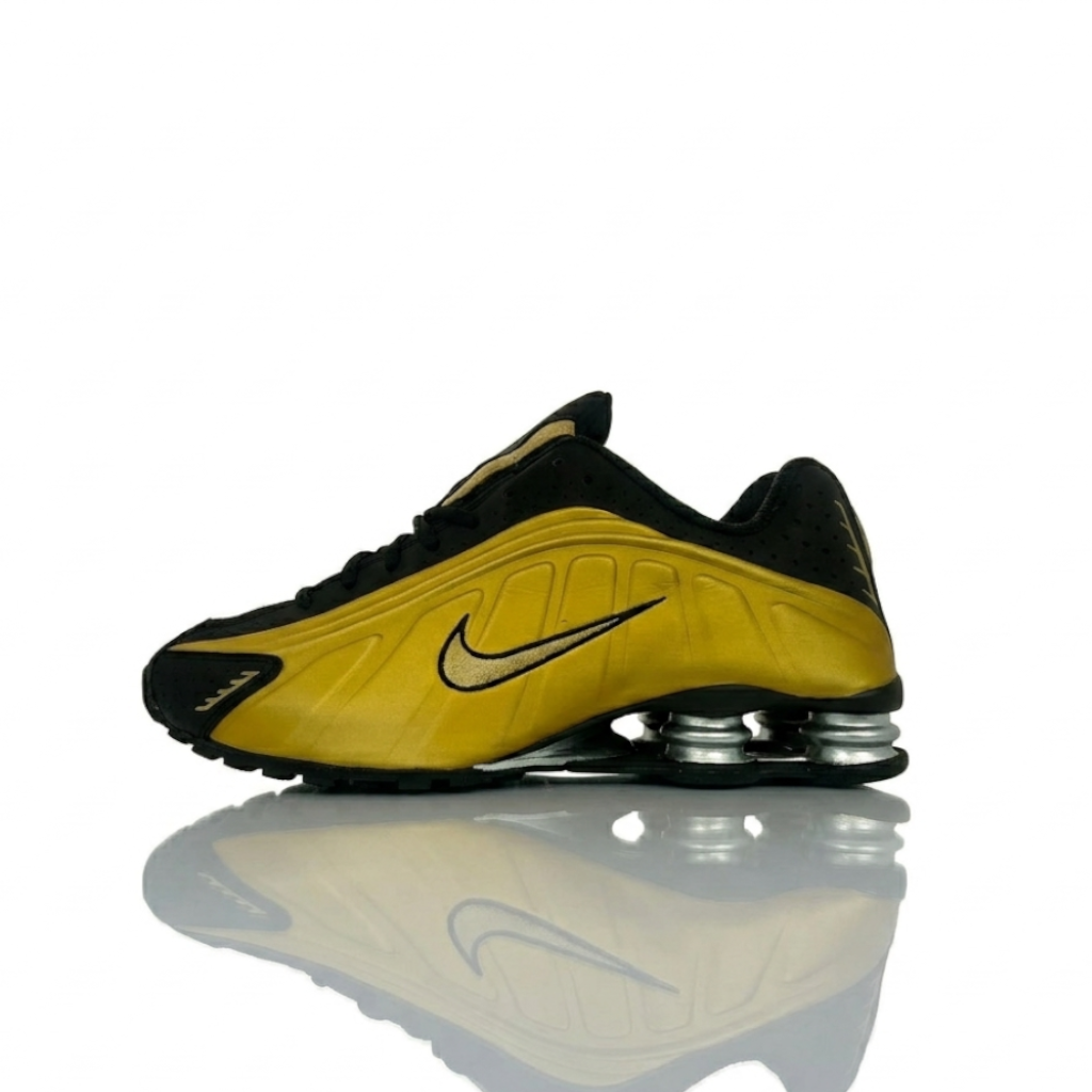 Nike Shox R4 Black and Metallic Gold - AR3565-005